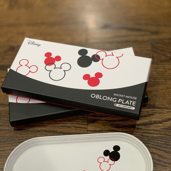 New Disney Mickey x Le Creuset Oblong Plates Set of 2 - Picture 7 of 7